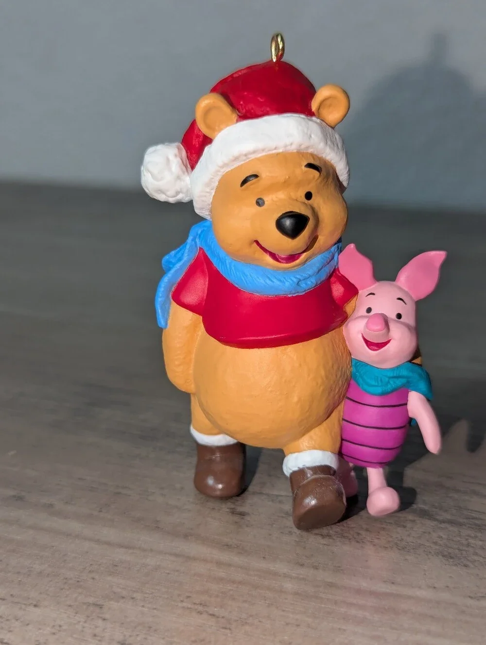 Hallmark 1996 Disney Winnie the Pooh and piglet ornament Xmas decor